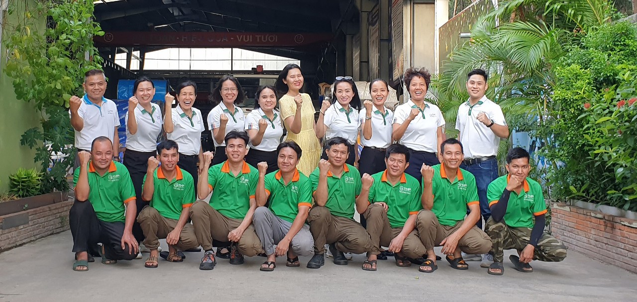 Tập thể Tân Hồng Phúc. Công ty Tôn thép Tân Hồng Phúc