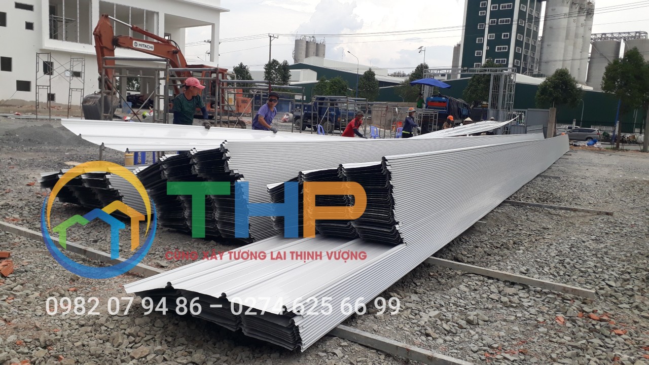 Tôn kliplock Không sử dụng vít trực tiếp lên bề mặt tôn, giảm nguy cơ rò rỉ nước mưa