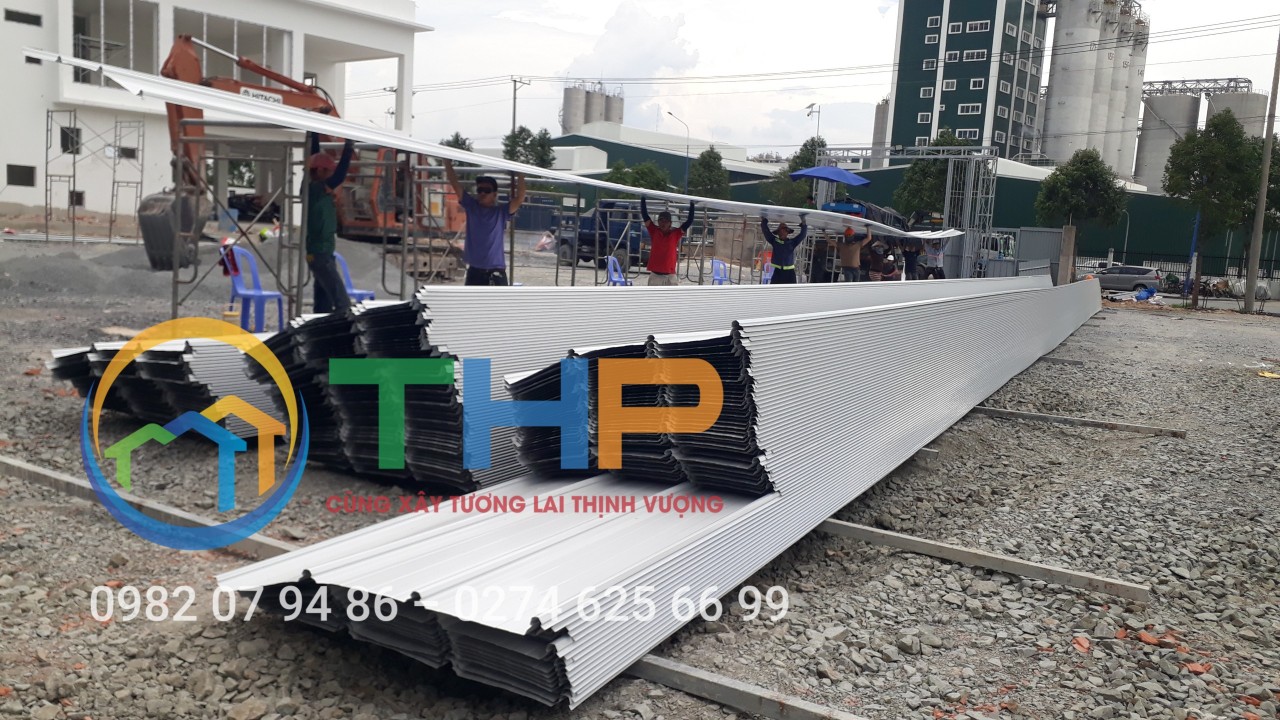 Tôn kliplock có 4 sóng cao 43mm, khổ hữu dụng 1000mm