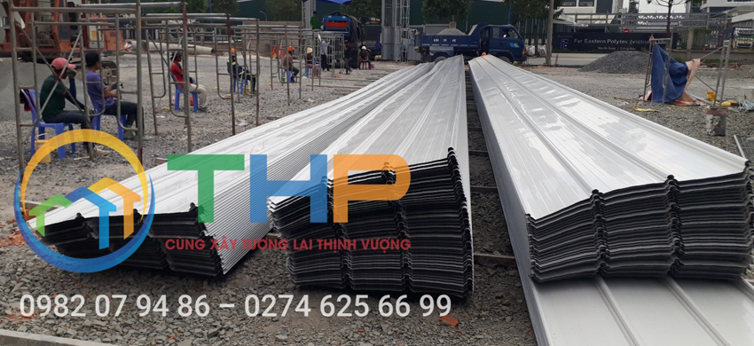 Tôn kliplock (cliplock) Độ dày linh hoạt từ 0.40mm đến 0.60mm, tùy thuộc vào yêu cầu công trình