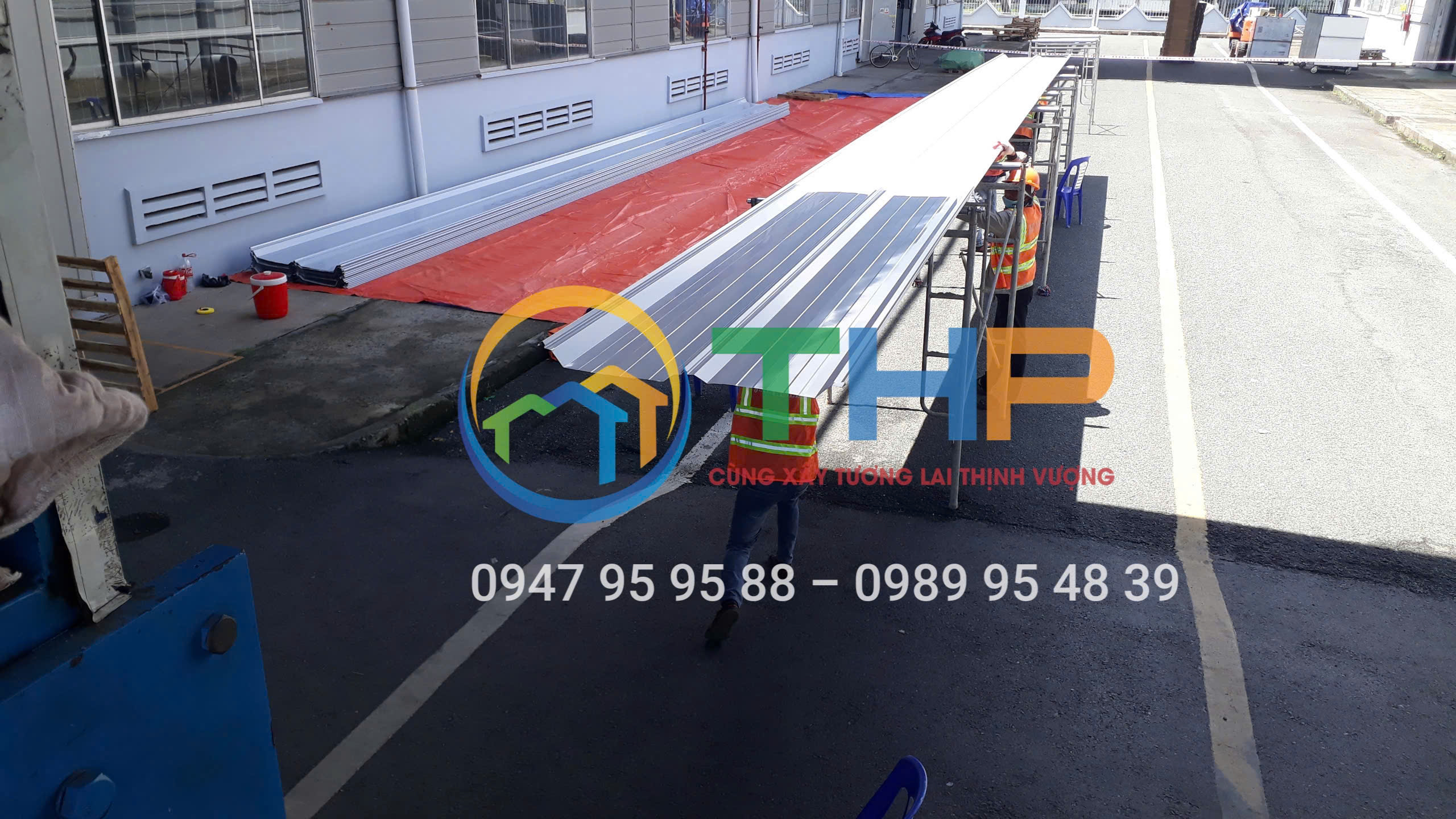 Tôn Seamlock (tôn seam) cán tại công trình giúp tiết kiệm chi phí và nhân công